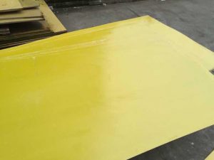 Tam phip thuy tinh mau vang