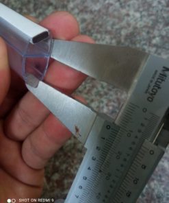 Chieu cao nep kinh nhua gan nam cham