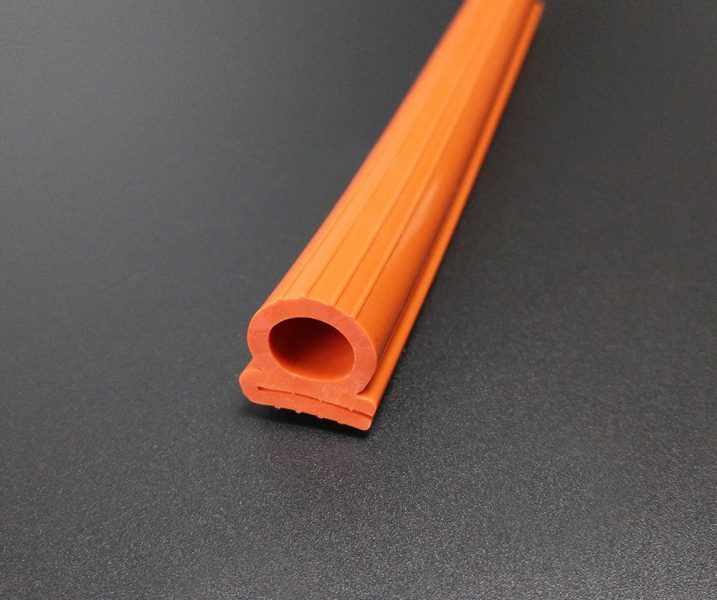 Gioang silicone chu E tu com